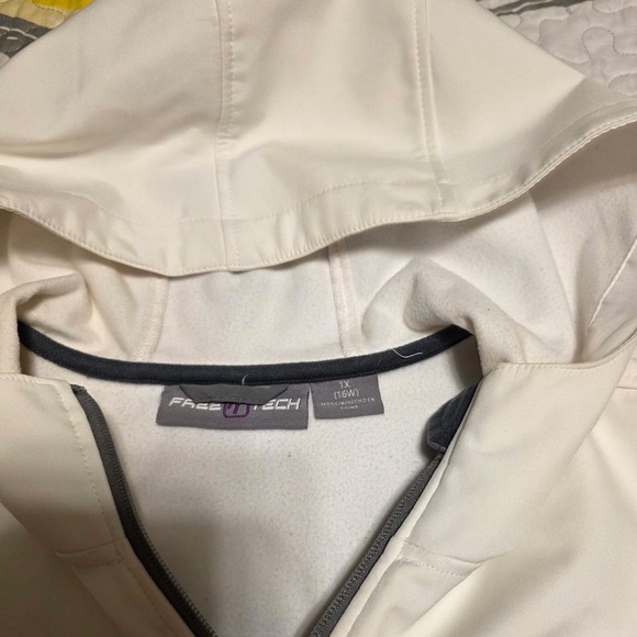 Stylish Women's Ski Jacket in White and Gray - Picture 2 of 3